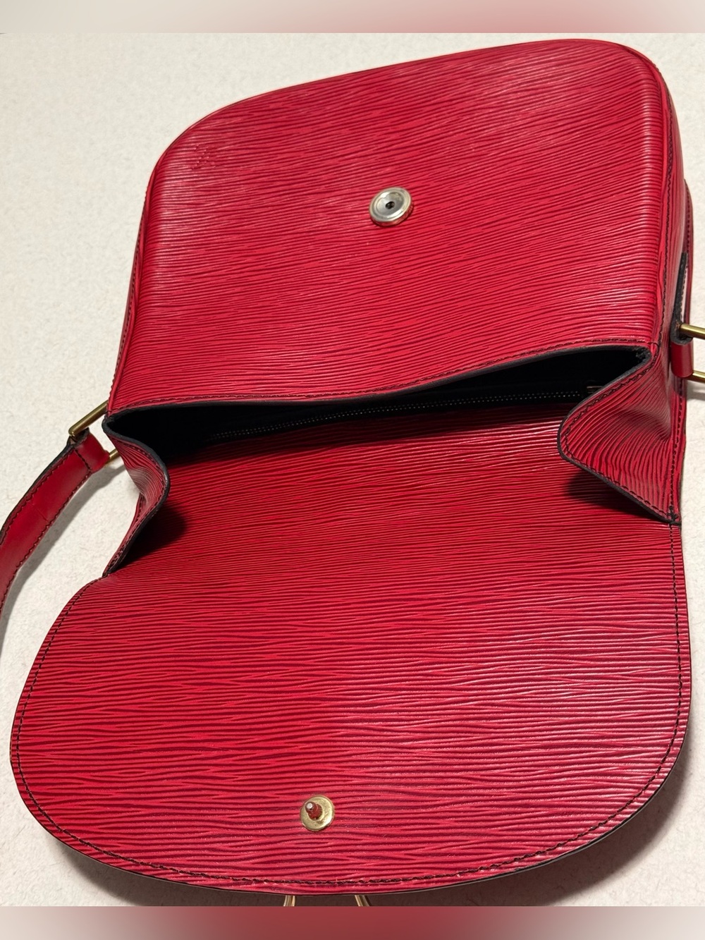 Louis Vuitton Saint Cloud GM Epi Leather - Picture 9 of 16